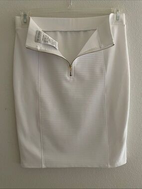 GUESS White Pencil Skirt with Gold Zip